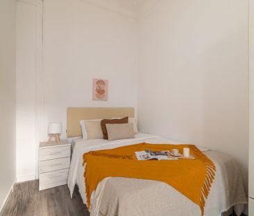 Carrer de Calàbria, Barcelona, Catalonia 08015 - Photo 2