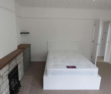 Bedroom Detached House In Wallisdown, BH12 - Photo 2