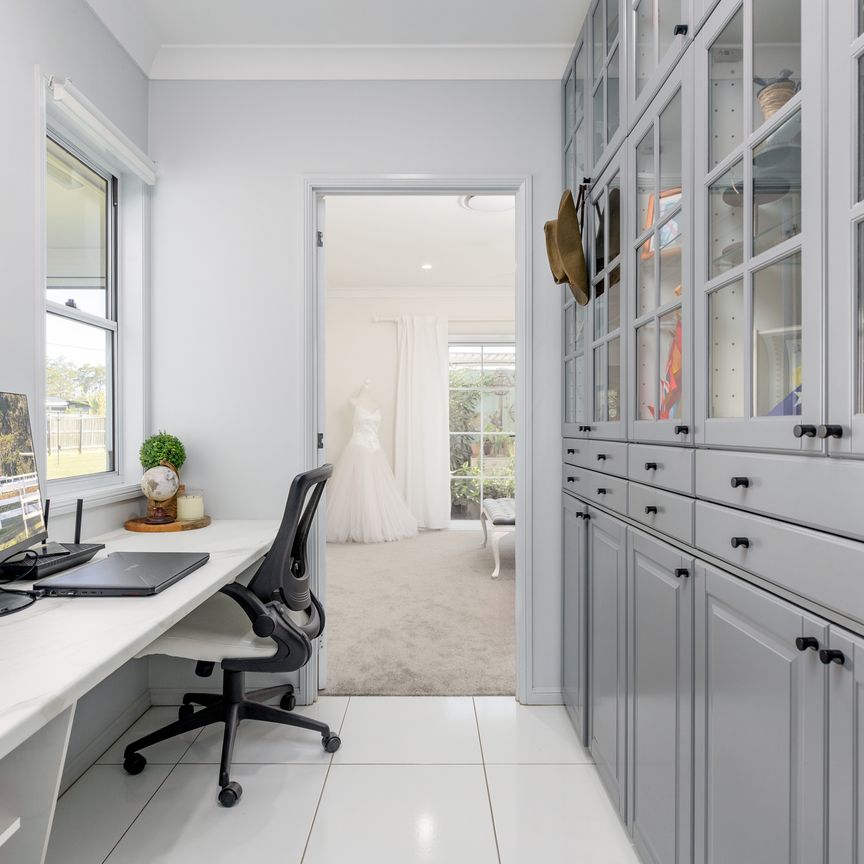 A Home of Distinction - Where Elegance Meets Everyday Life - Photo 1