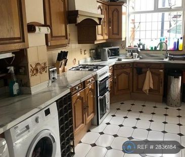 1 bedroom in a house share to rent - Photo 5