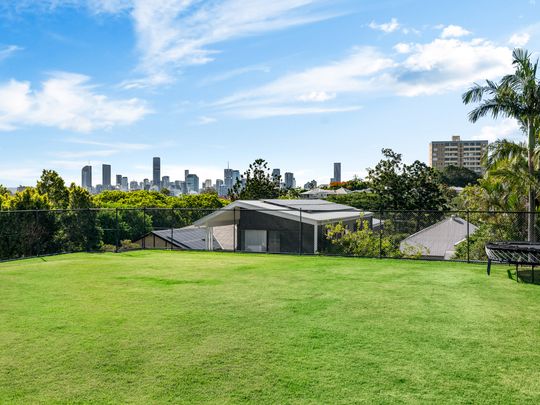 28 Dickens Street, Norman Park QLD 4170 - House For Rent | Domain - Photo 1