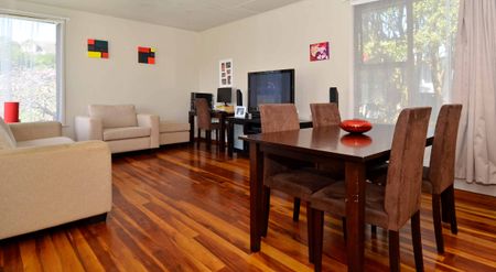 Perfect for a small family - 2 Bedrooms Plus 2 room Utility - Great storage - Photo 3