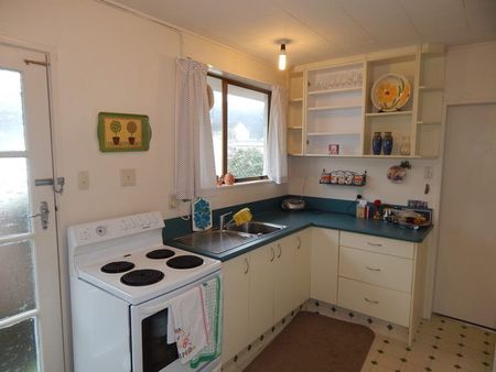 Super Central Location Handy to Everything - Photo 4