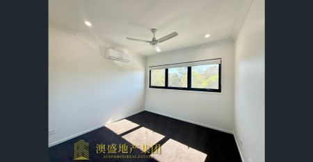 Brand New Luxury Family Home in Prime Pallara Location - Photo 3