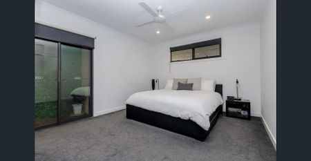 Charming in the Heart of Golden Square - Photo 4