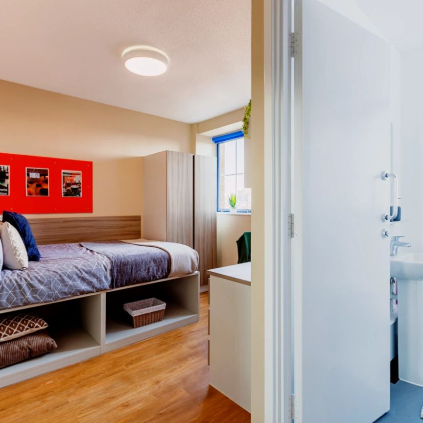 Silver Ensuite - Photo 1