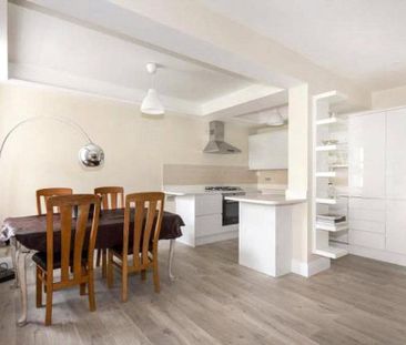 3 bedroom flat in St John's Wood - Photo 1