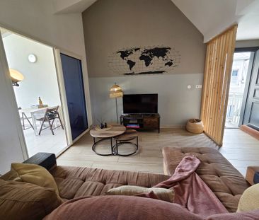 Location Appartement 4 pièces 81m² ST DENIS 97400 - Photo 1