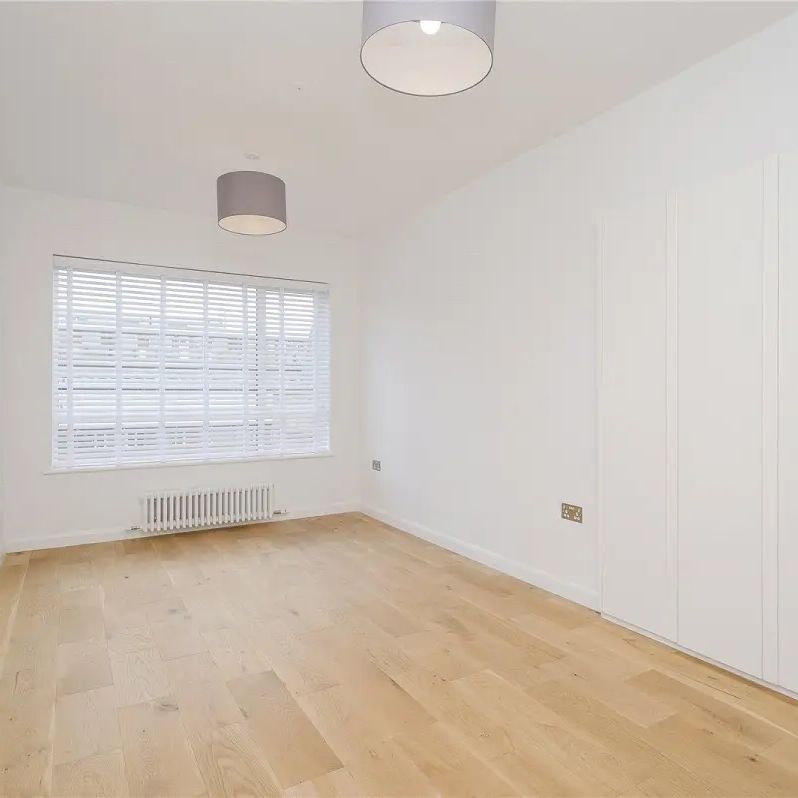 4 bedroom house in Lime Grove - Photo 1