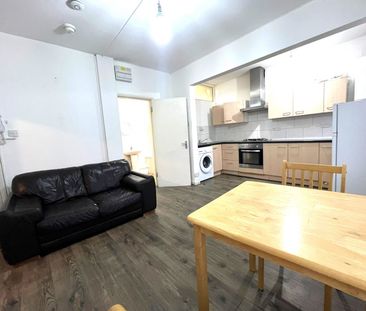 One bedroom First Floor flat close to ilford station- £1400 - Photo 2