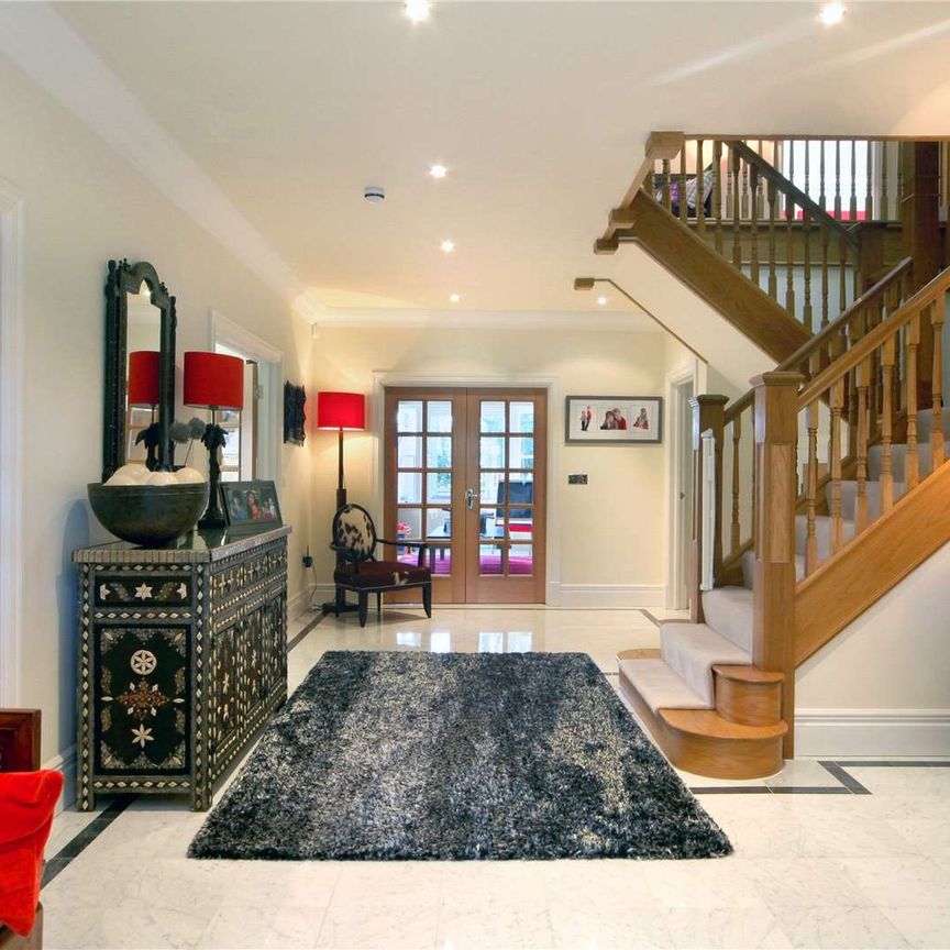 Detached family residence offering substantial accommodation over three floors in this sought after residential road. - Photo 1