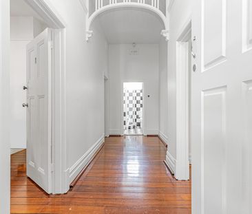 Spacious 5-Bedroomed House - available now! - Photo 1