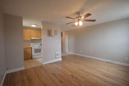 For Lease - 64 Holland Street Unit# Upper 1, Bradford West Gwillimbury, Ontario - Photo 4