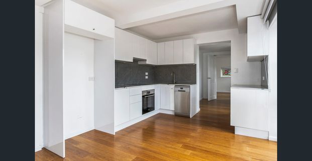 Prime Location & Modern Convenience - Photo 1