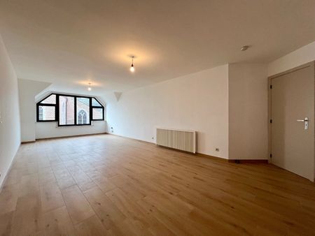 Opgefrist 2 slaapkamer appartement met garagebox, gelegen te centrum Lovendegem - Foto 3