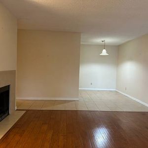 This 836 Sft huge one bed corner unit apartment located in the heart o - Photo 2