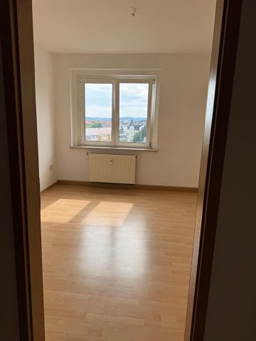 renovierte - 2 - Zimmer Dachgeschoss-Wohnung –mit Küche - Foto 3