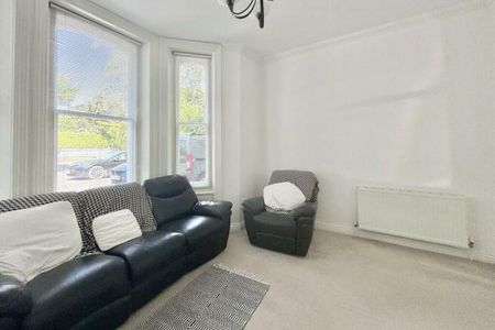 3 Bedroom Flat To Rent in Dean Park - £1,725 pcm Tenancy Info - Photo 5