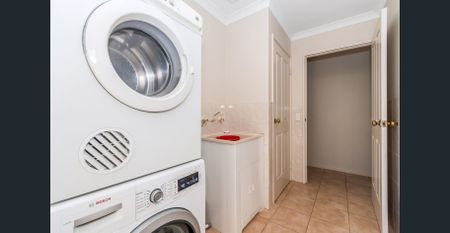 BIG FAMILY LIVING IN A PRIME SPEARWOOD LOCATION - Photo 2