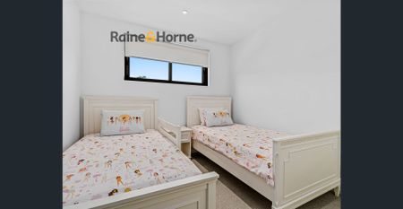 Retreat styled duplex - Photo 4