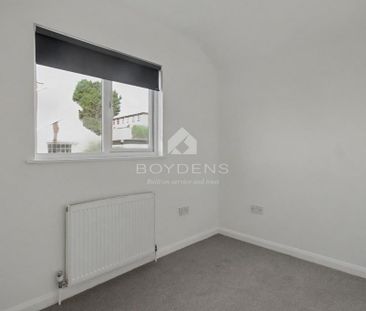 3 bedroom end of terrace house to rent - Photo 2