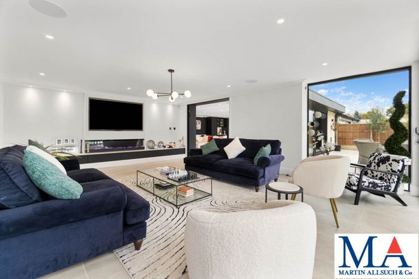 Price £7,995 pcm - Available Now - Furnished - Photo 1