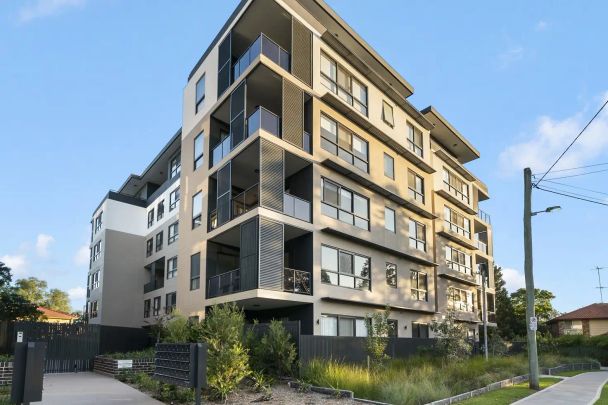 “Modern Immaculate 2-bedroom Apartment!!” - Photo 1