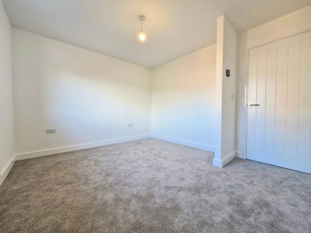 2 bedroom semi-detached to let - Photo 4