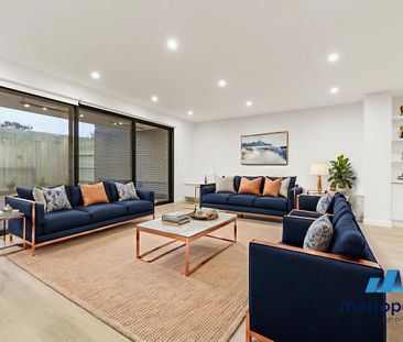 LUXURY TOWNHOUSE IN PREMIER LOCATION - Photo 2