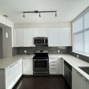 South Surrey 2 beds/2 full bath plus a den townhouse ~ $500 discount - Photo 2