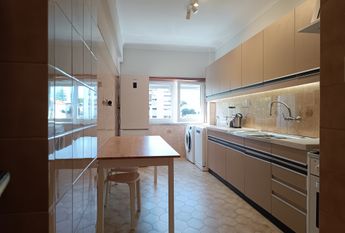 Apartamento T2 Remodelado e Mobilado no Moinho das Antas