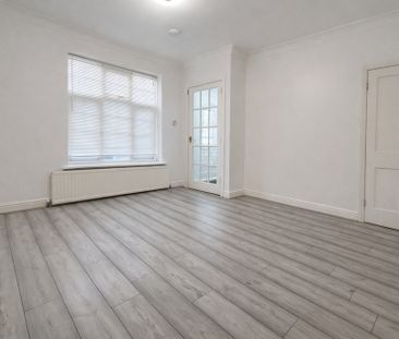 3 Bedroom House To Let - HP12 - Photo 2