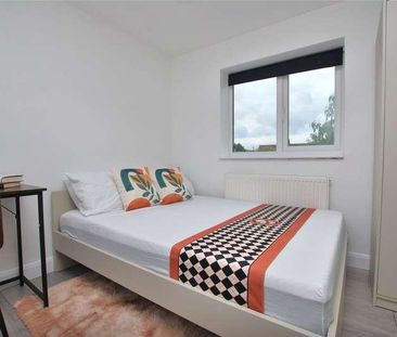 Broomfield, Guildford, Surrey, GU2 - Photo 2