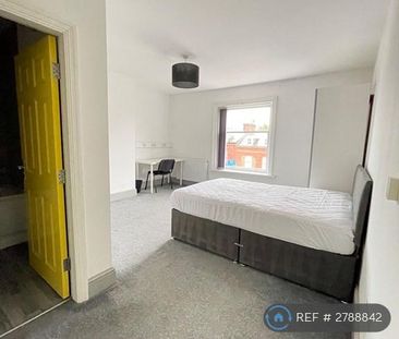 1 bedroom in a house share to rent - Photo 2