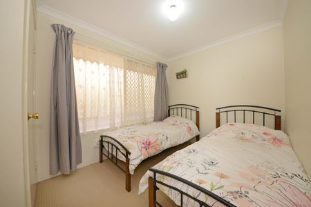 Well Presented Family Home! - Photo 4