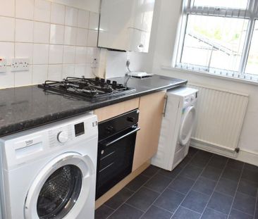 4 bedroom semi-detached house to rent - Photo 5