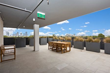 Welcome to "KOI Apartments" Northmead - Photo 4
