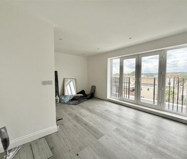 2 bedroom penthouse to rent - Photo 1