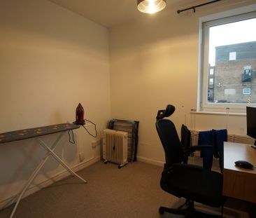 2 bedroom Flat to let - Photo 1