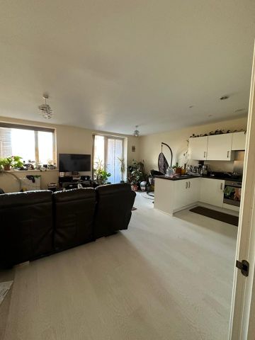 3 Bed Flat, Albers Court, HA3 - Photo 2