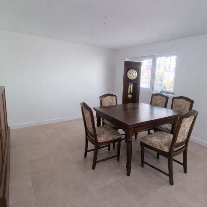 Casa de inchiriat pentru muncitori, 3 camere, 75 mp, zona Br - Fotografie 1