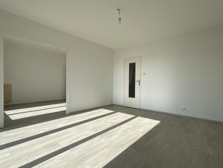 APPARTEMENT LUMINEUX T4 DE 75m2 AU 2ÈME ÉTAGE RÉSIDENCE GEORGES DE LA TOUR - Photo 3