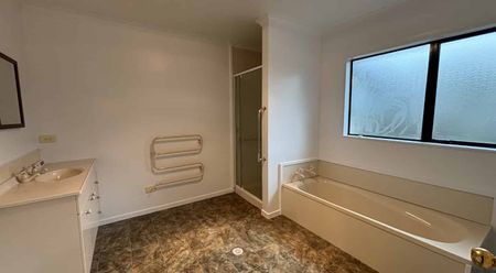 Beautiful Family Home for Rent – Ready for New Occupants! - Photo 5