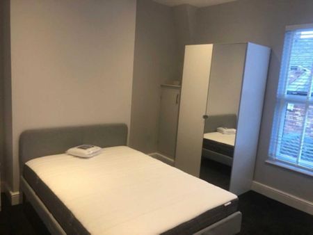 4 bedroom apartment to rent - Photo 4