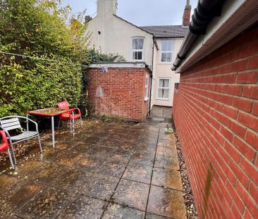 3 bedroom terraced house to rent - Photo 6