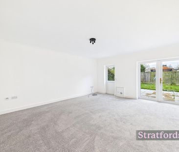 5 bedroom detached house to rent - Photo 3