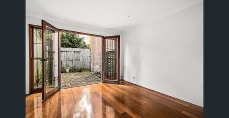 Recently Renovated Inner City Terrace - Photo 3