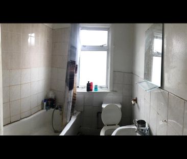 Room in a Shared House, Southend Road, E6 - Photo 5