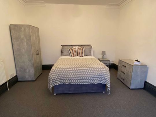 Large Rooms Newly Refurbished 10 Bed HMO St Johns Room 4 - Photo 1