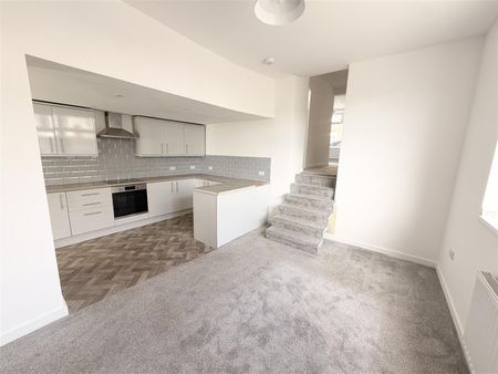 House - End Terrace For Rent Penn Street, Treharris - Photo 5